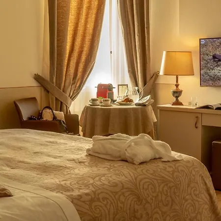 Готель Ambasciatori 4*