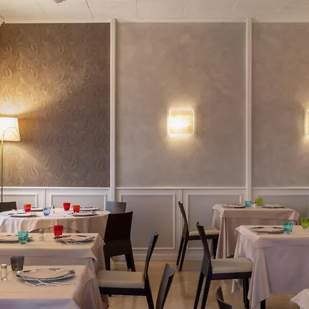 Готель Ambasciatori 4*