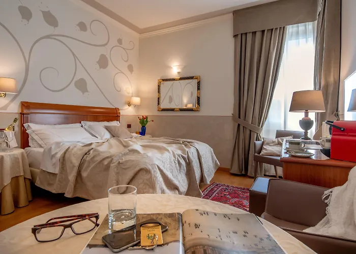 オテル アンバシアトリ 4*