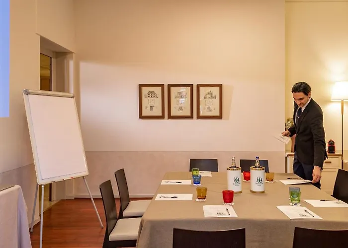 ホテル オテル アンバシアトリ 4*